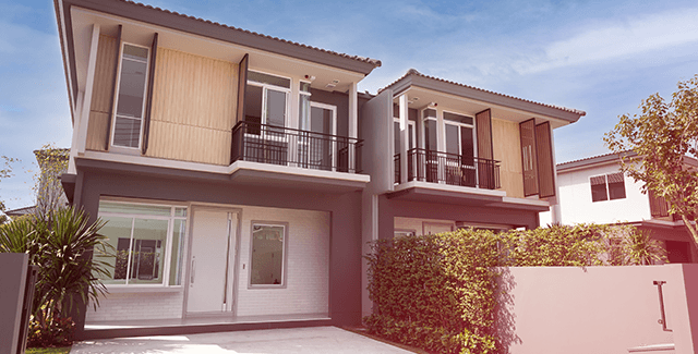 Mão com máscara aplicada