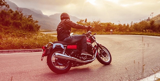 Mão com máscara aplicada