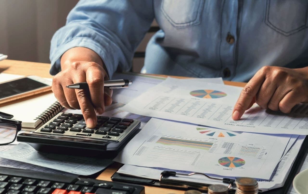 Como é feito o cálculo do valor das parcelas do consórcio?