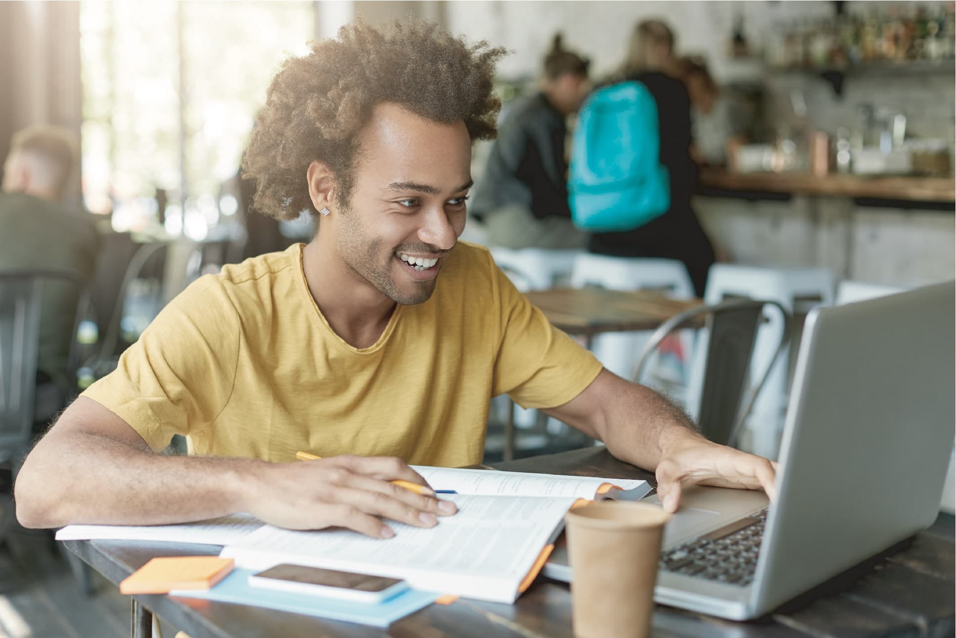 Ao encontro de ou de encontro a?