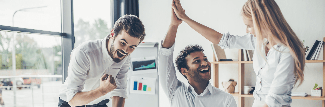 Para reter talentos, empresas bancam reforma, viagens e até consórcio de imóveis para funcionários